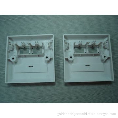 Plastic injection mold for interwork cable socket